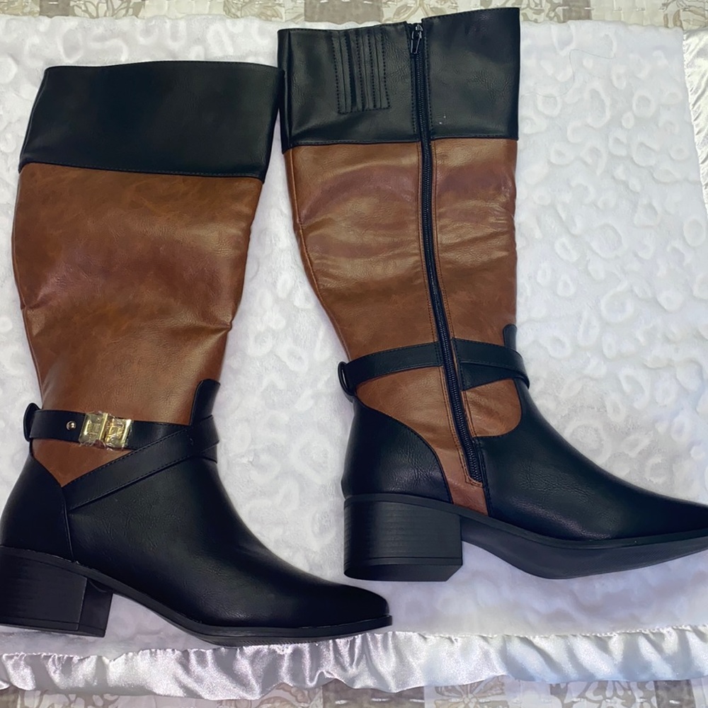 Flat boots